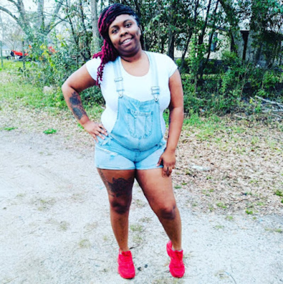 Meet your Posher, Brit - Picture 1 of 1